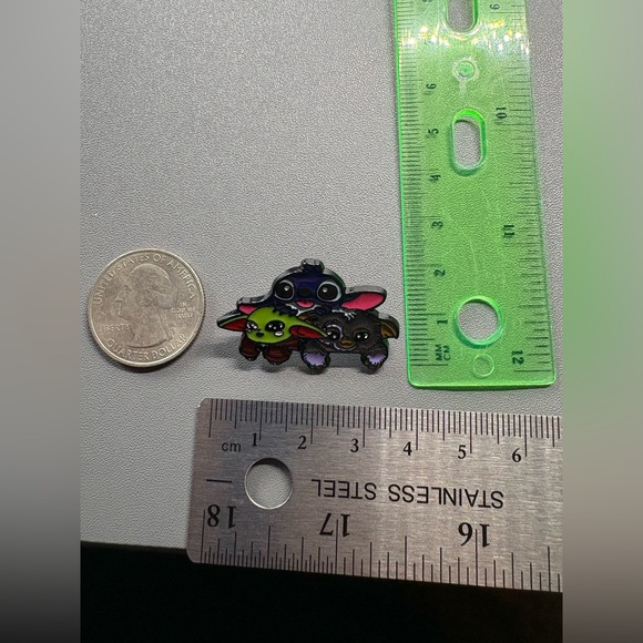 Pin Cartoon Stitch Grogu Gizmo Worker Work Vest Baby Yoda Cute Baby Collectible - Picture 5 of 6